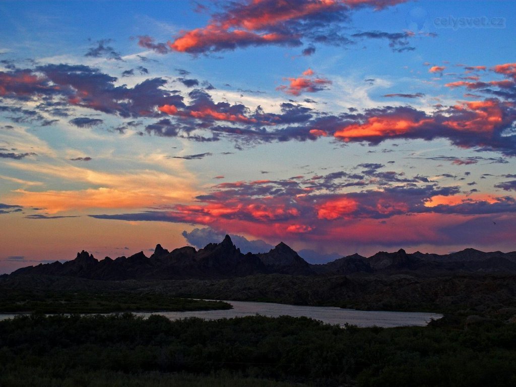 Foto: The Needle Mountains, Colorado River, Needles, California