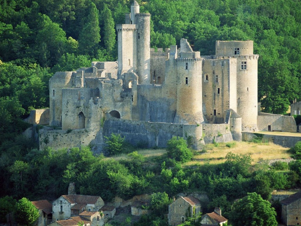 Foto: Bonaguil Lot Castle, France