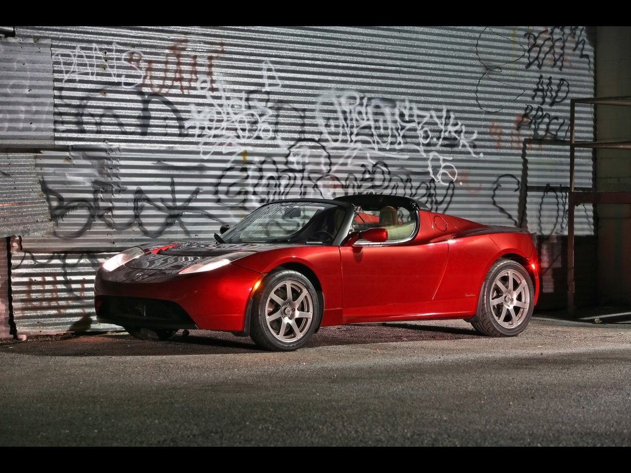 Foto: Tesla Roadster Grafitti Wall 1 (2008)