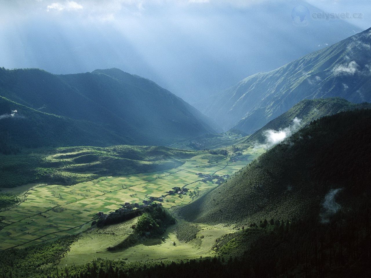 Foto: Agricultural Fields And Village, Tibet