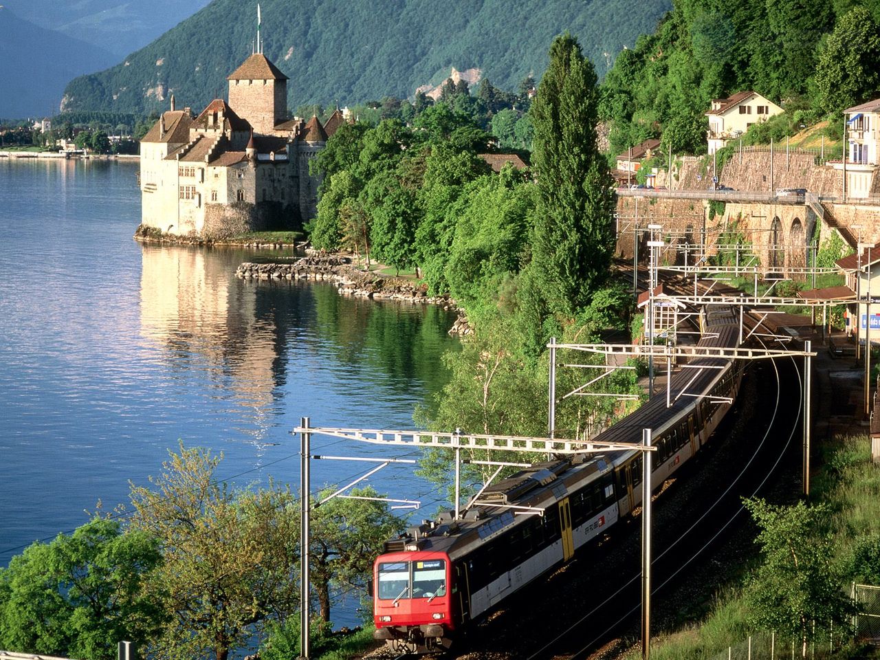 Foto: Chillon Castle, Lake Geneva, Switzerland 3