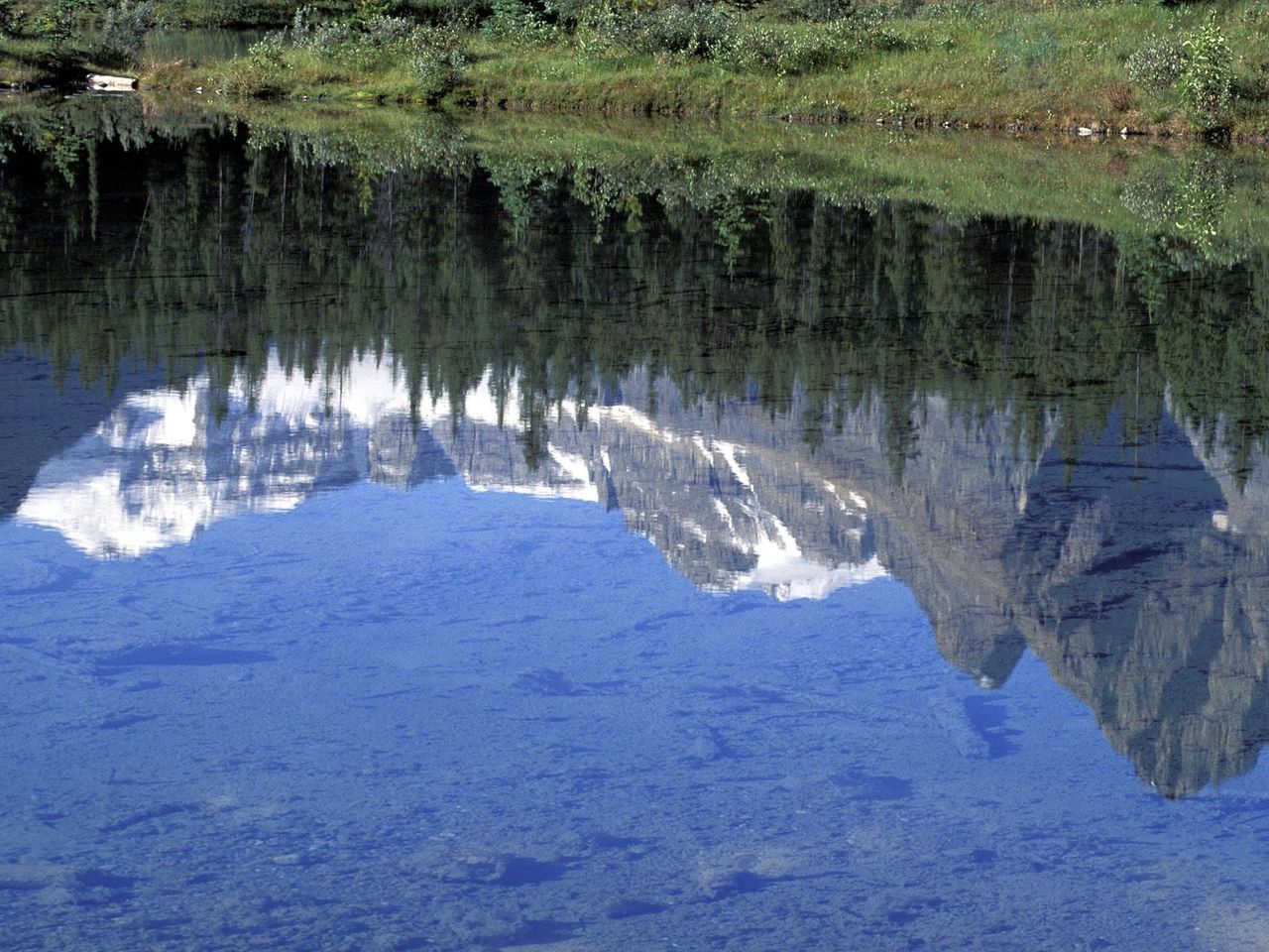 Foto: Reflections Of The Rocky Mountains, Alberta, Canada