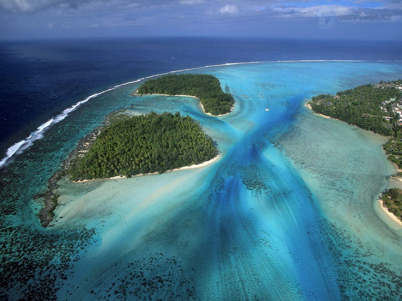 Foto: Fluidity, Moorea Island From Above, French Polynesia