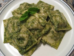 Recept online: Ravioly na eck zpsob: Zapeen ravioly s lilkem, paprikou, rajatovm protlakem  a srem feta